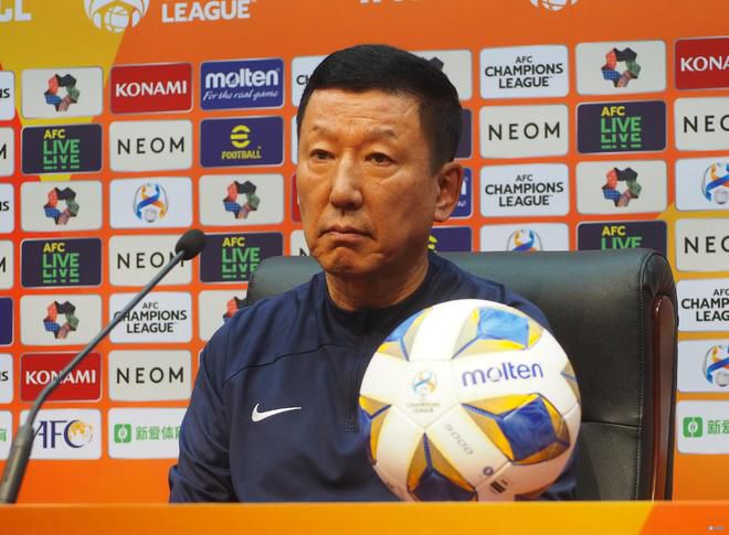 老师掀起裙子让我挺进去